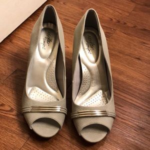 Gray Dexflex Comfort peep toe heels size 11